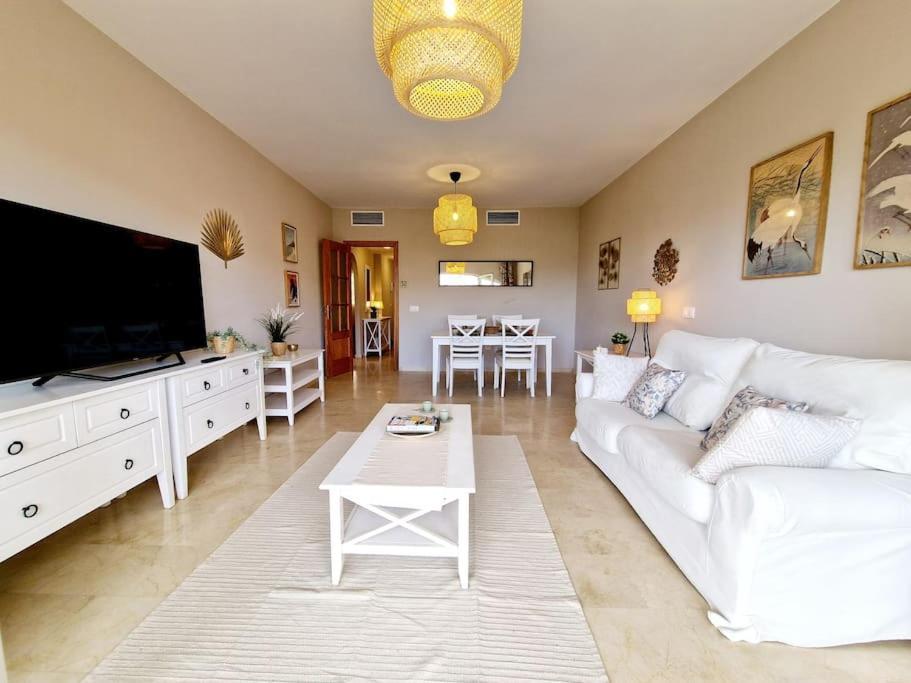 Ferienwohnung Royal Golf View: 2Br, Pools & Ac Sitio de Calahonda Exterior foto