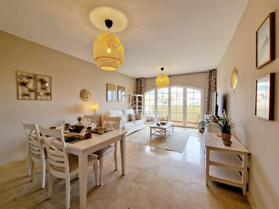 Ferienwohnung Royal Golf View: 2Br, Pools & Ac Sitio de Calahonda Exterior foto