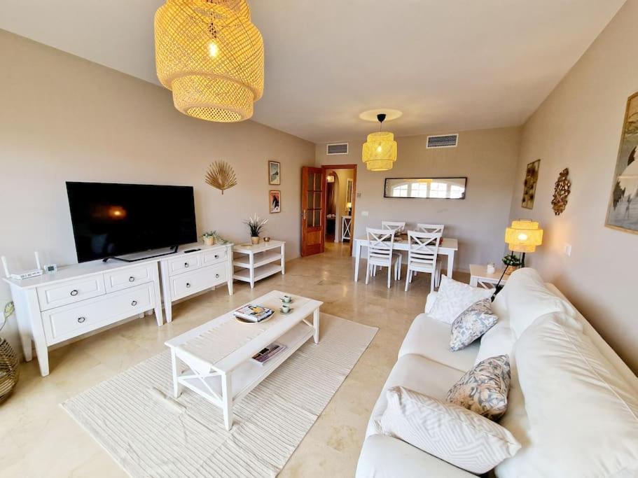 Ferienwohnung Royal Golf View: 2Br, Pools & Ac Sitio de Calahonda Exterior foto