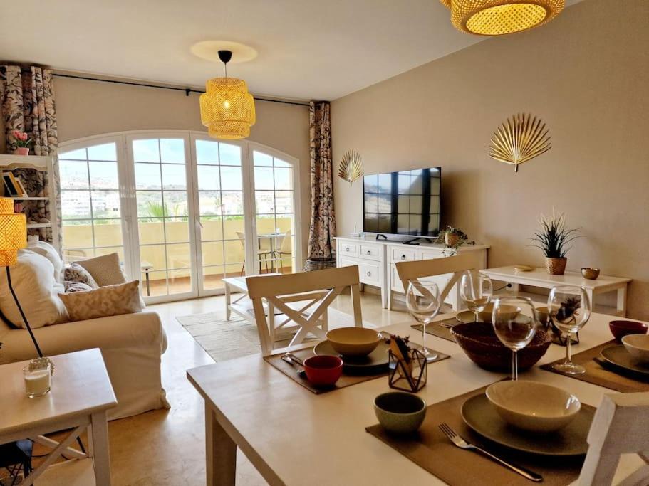 Ferienwohnung Royal Golf View: 2Br, Pools & Ac Sitio de Calahonda Exterior foto