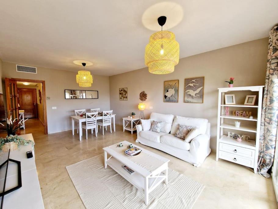 Ferienwohnung Royal Golf View: 2Br, Pools & Ac Sitio de Calahonda Exterior foto